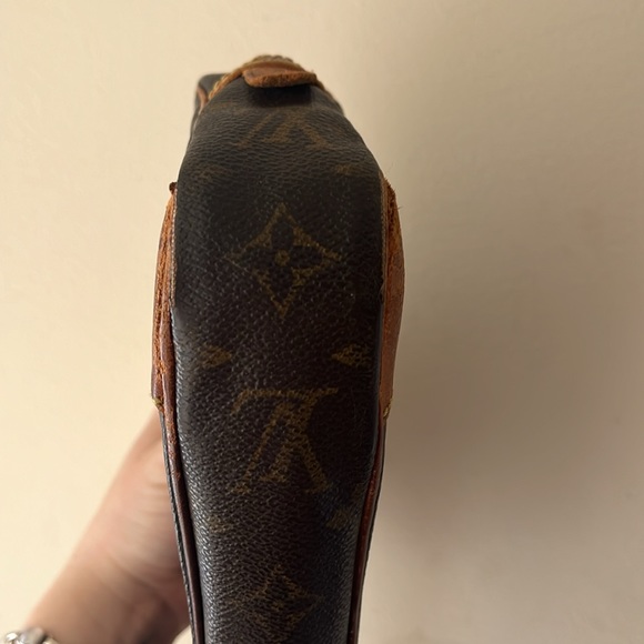 Louis Vuitton Mono Wristlet - Picture 6 of 8
